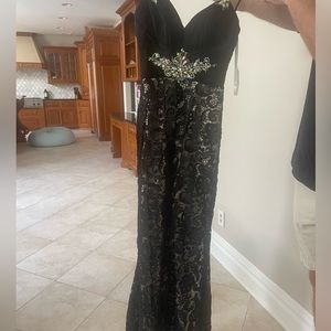 Black lace mac dugal evening gown